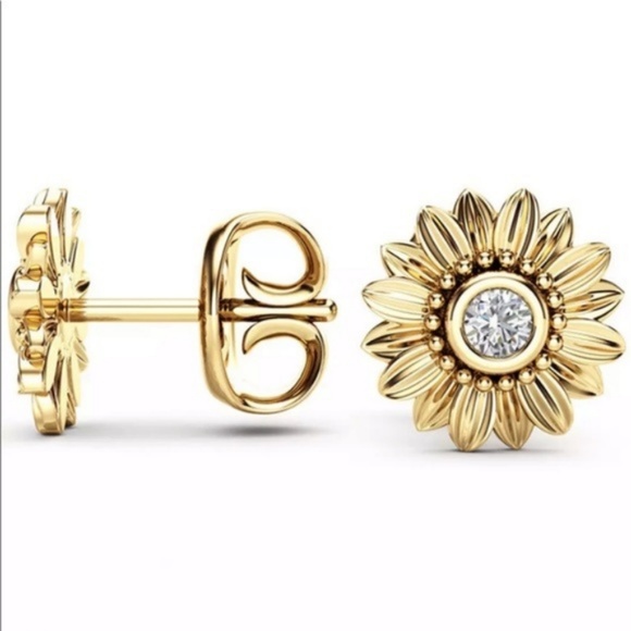 Beautiful Gold Flower / Sunflower Stud Earrings - Picture 2 of 4